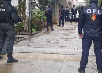 OFL zbarkon në Kukës, hetim pasurisë dy grabitësve të njohur