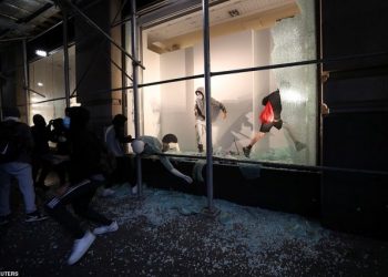 Protestat në SHBA/ Shqiptarët dhe italianët me shkopinj në duar mbrojnë bizneset e tyre