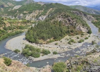 Bashkia Pukë reagon për ndotjen e lumit Fan