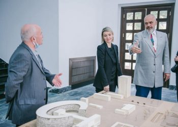Rama inspekton restaurimin e Akademisë së Arteve: Gur i çmuar i trashëgimisë kulturore