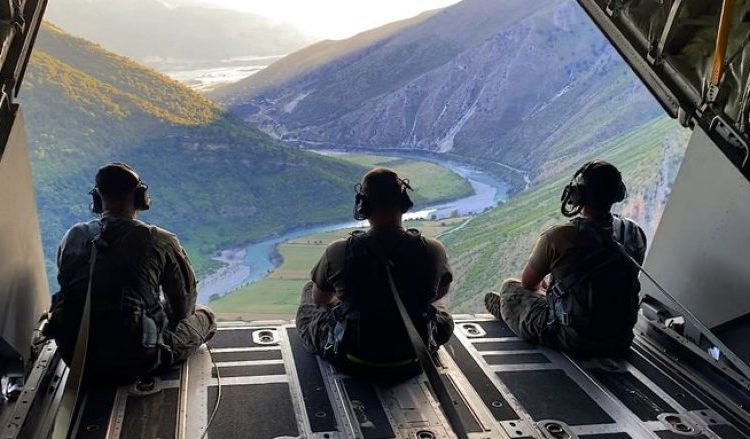 Ambasadorja amerikane në NATO poston foton e mrekullueshme mbi tokën shqiptare