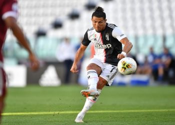 Juventus fiton bindshëm ndaj Torinos: Ronaldo yll i ndeshjes