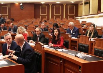 Nga Murrizi, tek Valteri e Ralf Gjoni, zbulohen 6 deputetët që votuan kundër paktit “5 Qershorit”