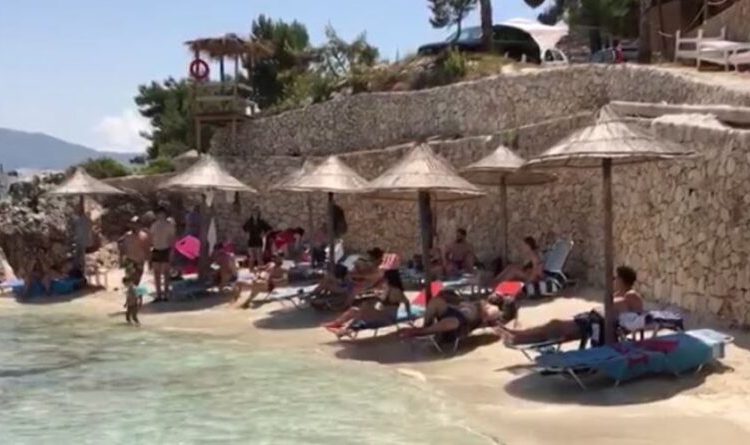Fluks në bregdetin e Ksamilit, pushuesit: Nuk kemi frikë nga virusi