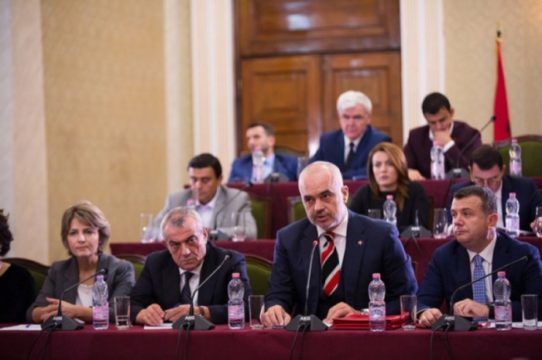 PS nuk humb kohë për zgjedhjet: Grupi Parlamentar më 1 shtator mblidhet në Elbasan