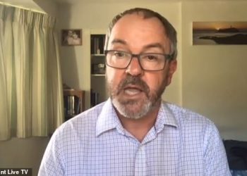Profesori i Oksford: Mos i terrorizoni njerëzit, jo çdo kollë dhe temperaturë është Covid
