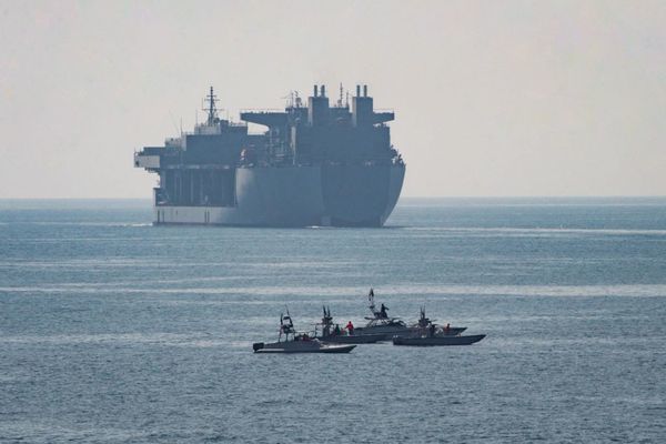 SHBA mesazh Turqisë, super anija ushtarake amerikane zbarkon në Kretë