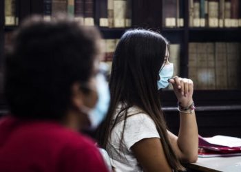 Pjesa më e madhe e të infektuarve kanë simptoma, vetëm 20% janë asimptomatikë