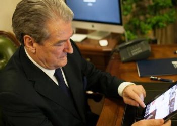 Faktet/ Qytetari dixhital tallet sërish me Berishën, ish-kryeministri del blof me postimin për ministren e Arsimit