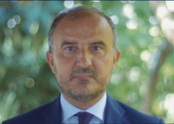 VIDEO/ Soreca në shqip: Mbaj maskën, laji duart dhe ruaj distancën. Bashkë mund t’ia dalim!