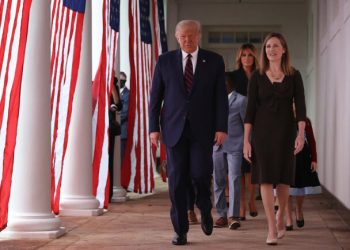 Një katolike e devotshme: Kush është Amy Barrett, e përzgjedhura e Trump-it për Gjykatën e Lartë