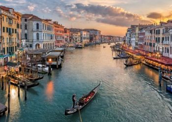 A po blejnë shqiptarët gjysmën e Venezias, mediat italiane venë alarmin?!