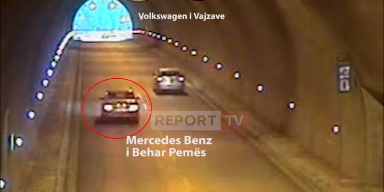 VIDEO/ Momenti ku shoferi i dehur përplas makinën e katër vajzave jashtë tunelit Elbasan-Tiranë