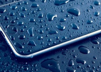 Pretendojnë se telefonat e tyre janë rezistentë ndaj ujit: Apple gjobitet me 10 milionë euro