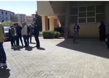 Numërimi në Durrës/ Vonohen komisionerët demokratë