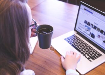 Shqiptarët po rendin drejt punës së pavarur online, a është ky vetëm një trend?