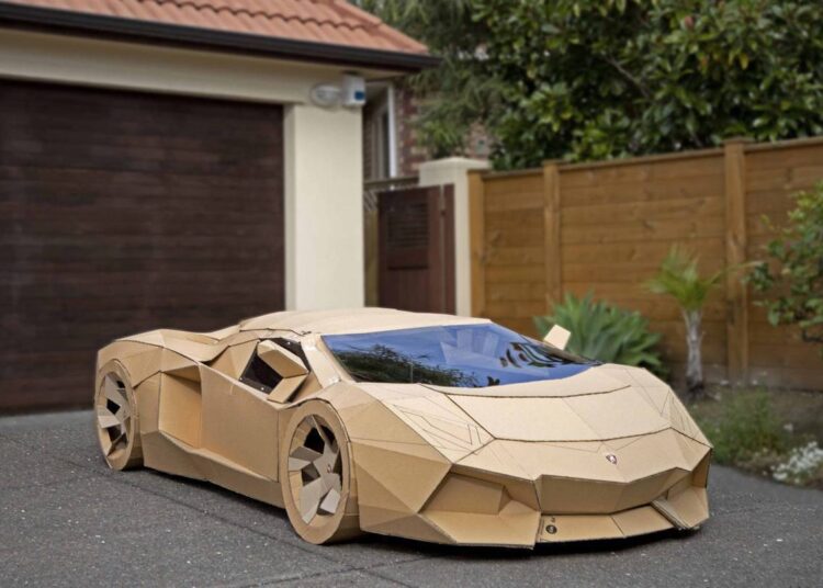 Nuk do ta besoni për sa është shitur ky Lamborghini prej kartoni