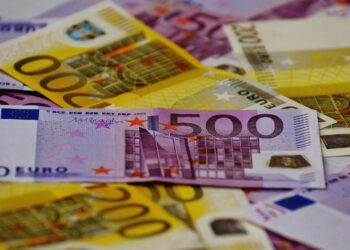 Eurostat publikon pagat: “Pastruesit” në BE marrin sa dyfishi i menaxherëve në Shqipëri