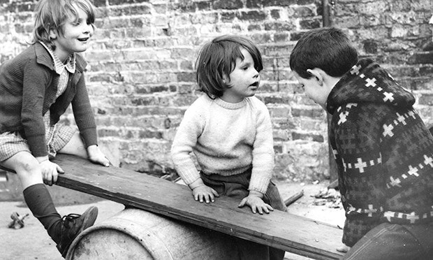 Nostalgji/ Fëmijëria para viteve ’90, regjisorja Klaudia Hila rrëfen kujtimet e saj: Kishim lojëra të thjeshta dhe çelësin në qafë, por ishim të qetë dhe të lumtur