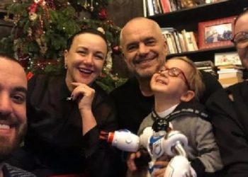”Nuk është ndarë kurrë prej meje”, Linda Rama rrëfen marrëdhënien e veçantë me Zahon