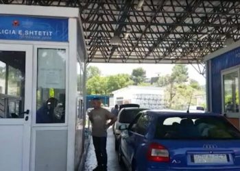 Greqia i jep fund bllokadës me Shqipërinë, vendi i parë i BE që heq të gjitha kufizimet e Covid në pikat kufitare