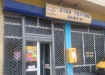 Përfituan mbi 23 mln lekë me kontrata të fal.sifikuara qiraje, arrestohen ish-drejtori i Postës në Korçë dhe ish-specialisti! U ndalohet dalja jashtë shtetit 6 punonjësve të tjerë