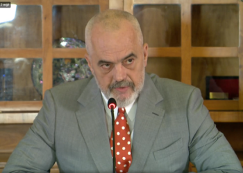Rama i përgjigjet protestës së bizneseve në Lungomare: Zhurma e natës nuk fiton dot mbi ata që duan detin. Kush do të kërcejë e këndojë, le të…