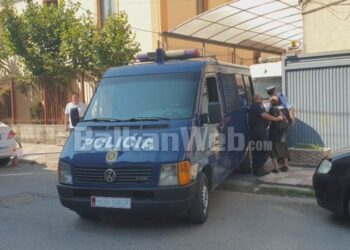 “Është mirë t’ia dërgosh dhuratën”/ Morën ryshfet për operacionin e të riut që u plagos në masakrën e Velipojës, Gjykata lë në burg dy mjekët në Shkodër