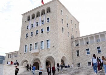 Ndryshe nga vendet e rajonit, çfarë shohin shqiptarët si arritjen më të madhe në jetë