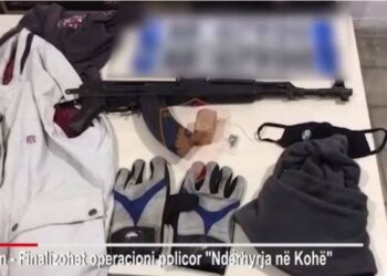 Ishte nisur për vrasje? Me kallash dhe doreza, çfarë i gjeti policia laçianit në “Range Rover”