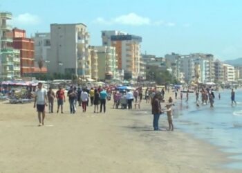 Ishte duke u larë në det, mbytet në Durrës i moshuari