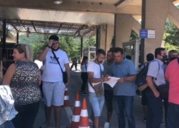 Trafik mjetesh për të kaluar në Greqi! Radhë të gjata në Kapshticë, shkak i vonesës puna me 1 sportel nga pala greke