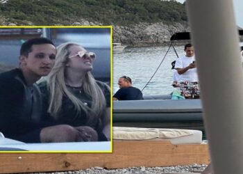 DETAJI/ U fotografua në Mykonos me vajzën e Trump, i riu shqiptar vjen në Jalë, shfaqet në një skaf me Grenell