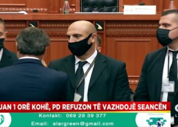 Legjislatura e re, avazi i vjetër/ Opozita nuk harron huqet, bllokon foltoren e Kuvendit