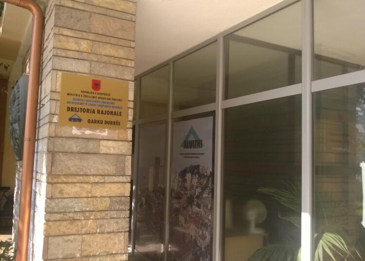 Lajmi i Fundit/ Flakë në Hipotekën e Durrësit