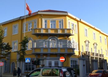 Ligj për ushqimet që ndalohen të shiten dhe konsumohen në shkolla (Lista e plotë)