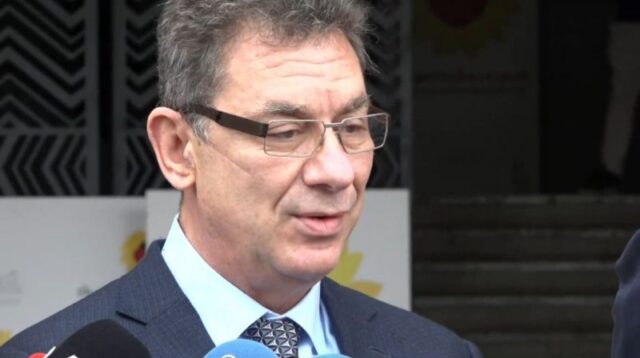 Shefi i Pfizer rrëfen takimin me Ramën: S’do të harroj kurrë dhuratën që më ke bërë, e mbaj në zyrën time