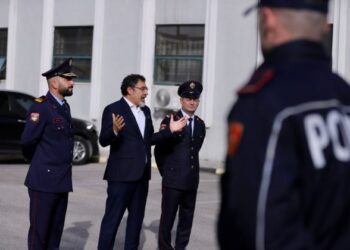 1200 aplikime deri tani/ Ministri Çuçi thirrje të rinjve që duan t’i bashkohen Policisë së Shtetit