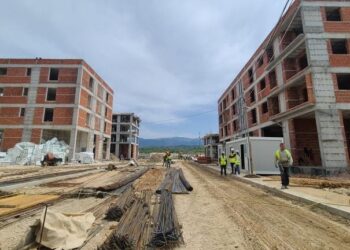 Ahmetaj zbulon vendimet për Rindërtimin: Më 25 nëntor fillon shpërndarja e njësive individuale dhe apartamenteve, ja lista prioritare