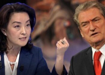 “Ne shohim faktet” Pse SHBA shpalli “non-grata” Berishën? Ambasadorja Kim bën deklaratën e fortë