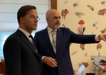 “Je i veçantë” Kryeministri i Holandës mahnitet nga zyra e Edi Ramës