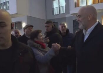 ‘Prisja shtëpi nga Luli’, Rama nuk kursehet ndaj qytetares: Më mirë që s’ta ka bërë se…