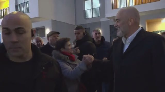 ‘Prisja shtëpi nga Luli’, Rama nuk kursehet ndaj qytetares: Më mirë që s’ta ka bërë se…