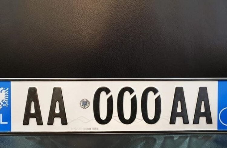 Tjetër skandal, pas pagave del edhe databaza me targat e makinave