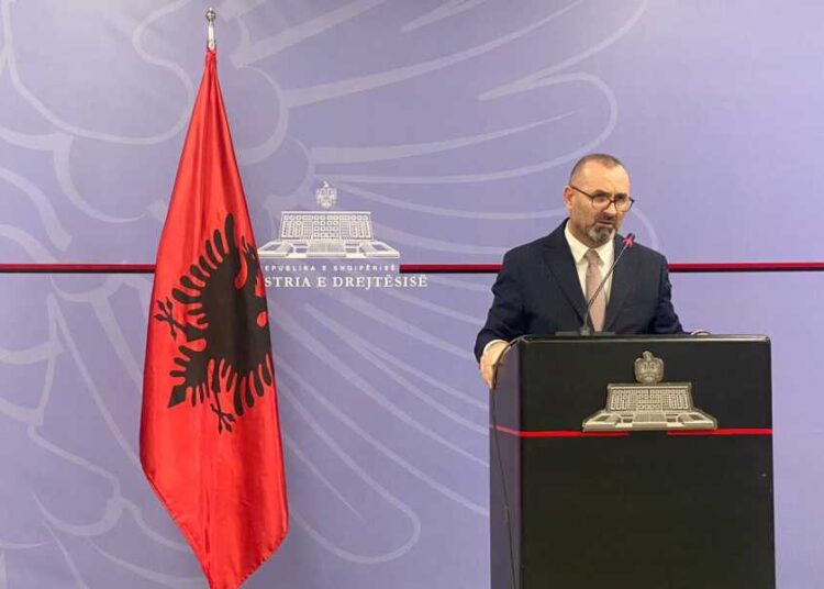 Ministri i Drejtësisë: Bashkitë të mos zgjasin afatet e lejeve të ndërtimit, personat përgjegjës do hetohen penalisht