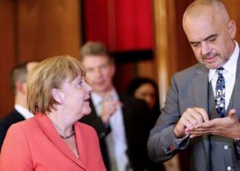 Pas 16 vitesh në pushtet, largohet Angela Merkel. Ja çfarë shkruan Rama për të