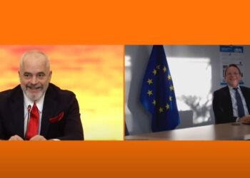 Batuta e Ramës, Varhelyi nuk mban dot të qeshurën. Kryeministri i kërkon përgjigjen që do të bëjë lajmin e ditës