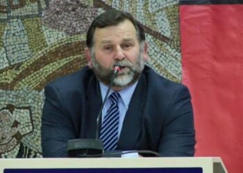 Shinasi Rama tallet me ‘Foltoren’: Berisha mblodhi në SHBA ca picierë e kamarierë
