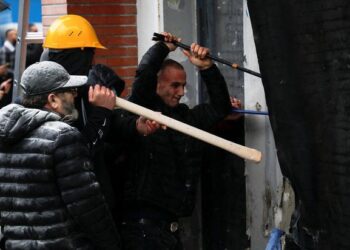 Protesta para selisë së PD, arrestohen 34 persona, procedohet Gazment Bardhi dhe Flamur Noka