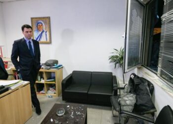 Basha publikon foto nga zyra e shkatërruar: Berisha vulosi ditën e tij të fundit në politikë